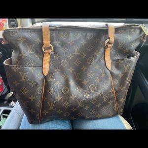 Louis Vuitton Totally